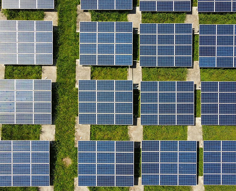 Proyecto de sistema de puesta a tierra y conexi&oacute;n de cables de granja solar alemana